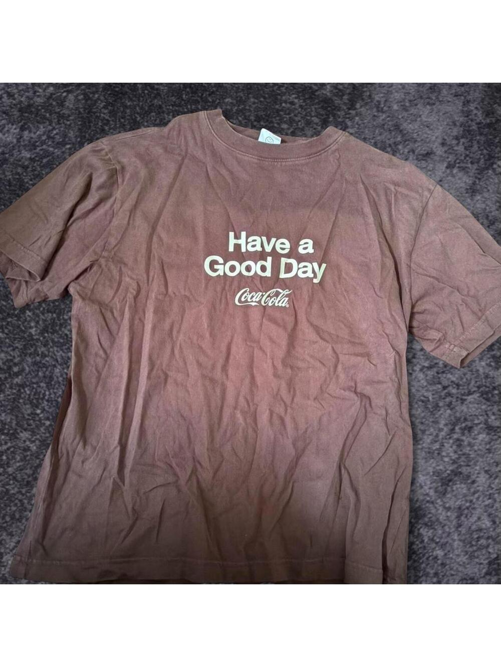 Brown PacSun “Have a Good Day” graphic shirt 🤎